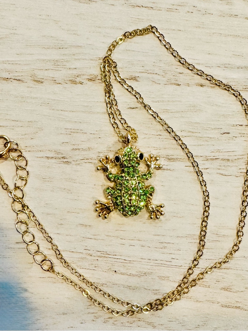 Gold and Green Frog Pendant Necklace chain 17” with 2” extension frog 1” long - Picture 3 of 10
